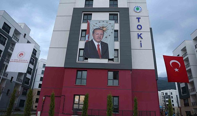 Afetzede vatandaş anahtarını teslim aldığı evine kavuştu