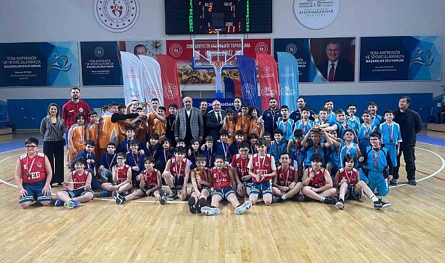 Afyonkarahisar'da okul sporları küçükler basketbol müsabakaları tamamlandı