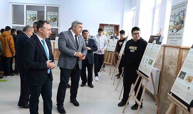 Afyonkarahisar'da "Geçmişin İzinde, Geleceğin Peşinde" temalı sergi açıldı