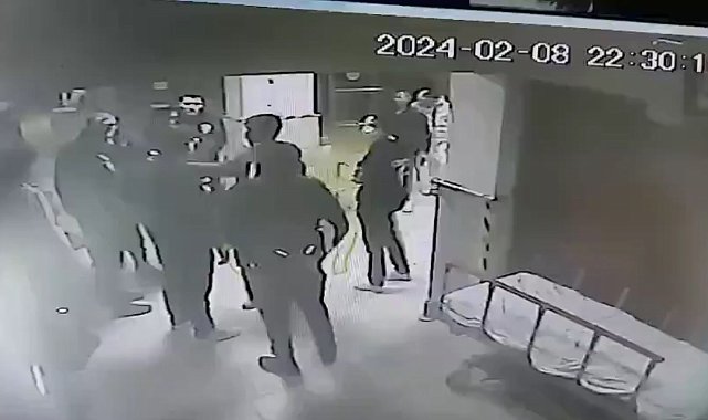 Ağabeyini tedavi eden doktora saldırdı, o anlar kamerada