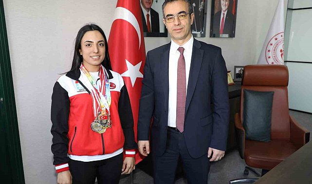 Ağrılı Milli Kayakçı Seher Kaçmaz madalyaları topladı