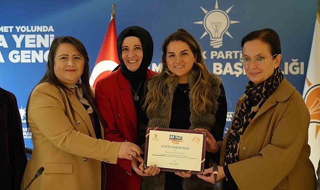 AK kadınlar siyaset akademisi sertifikalarını aldılar