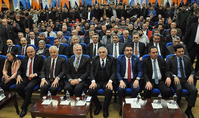 AK Parti Kars'ta belediye başkan adaylarını tanıttı