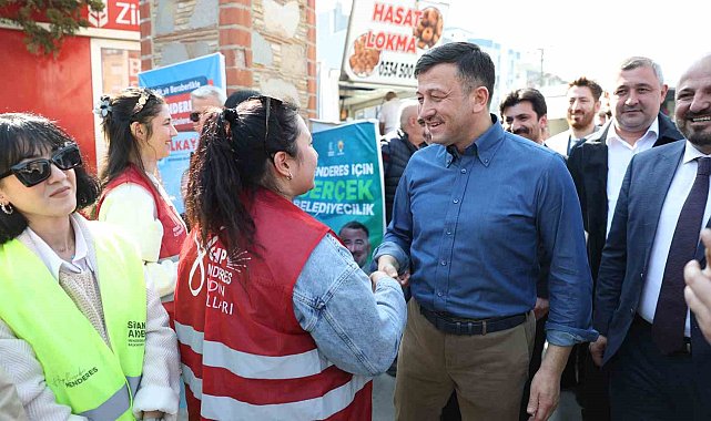 AK Partili Hamza Dağ ile CHP'li gençler arasında gülümseten diyalog