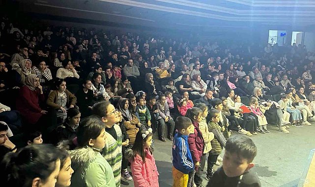 AKM Çocuk Tiyatro Grubu takdir topladı