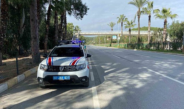 Alanya'da jandarmadan 1 araca trafikten men cezası