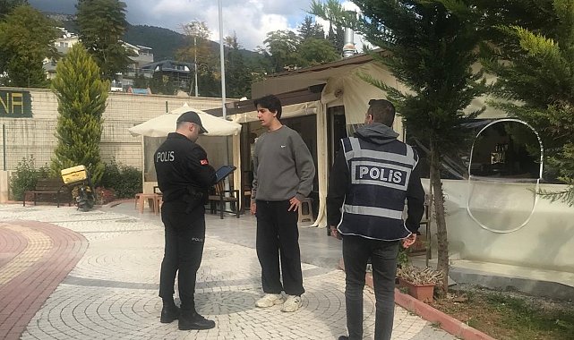 Alanya'da okul servis araçları ve okul çevrelerine denetim