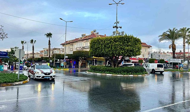 Alanya'daki trafik uygulamasında 12 araç trafikten men edildi