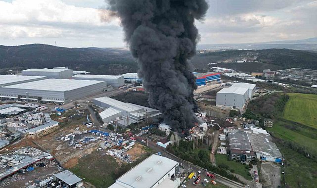 Alev alev yanan fabrika havadan görüntülendi