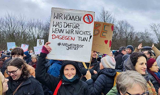 Almanya'da 150 bin kişiden Bundestag önünde ırkçılığa karşı miting