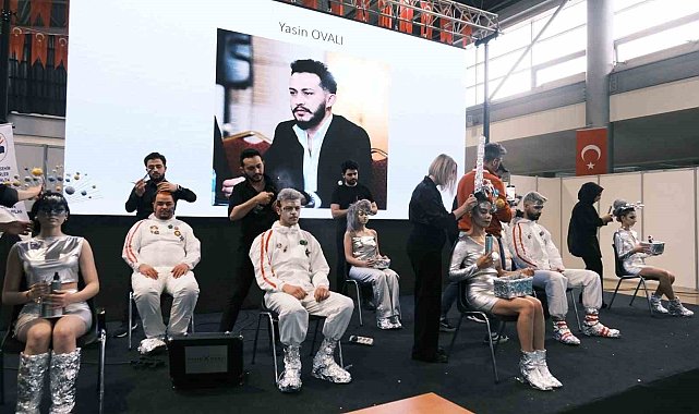 Alper Gezeravcı'dan aldıkları ilham ile 'Uzay' konseptli gösteri yaptılar