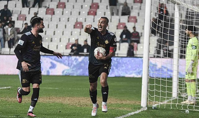 Altay'ın en skorer oyuncusu 42 yaşındaki Murat Uluç