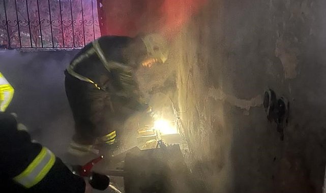 Altınözü'nde çıkan ev yangını korkuttu