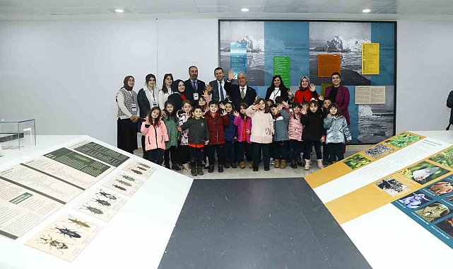 Anaokulu öğrencileri, Rektör Çomaklı ile birlikte biyoçeşitlilik bilim müzesini gezdi