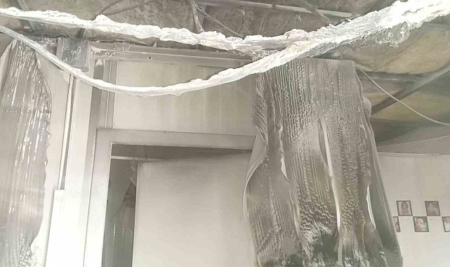 Antakya ilçesinde konteyner yangını çıktı