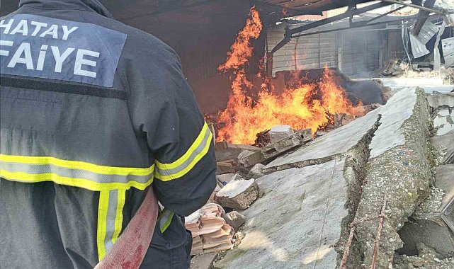 Antakya'da sanayi sitesinde yangın çıktı