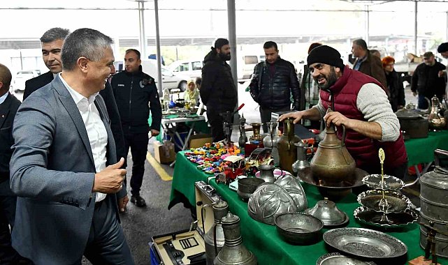 Antika meraklıları bu pazarda