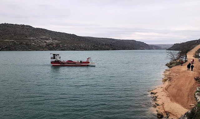 Arabalı feribotla Şanlıurfa'dan Gaziantep'e 5 dakikada ulaşılıyor