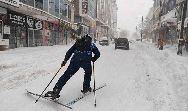 Ardahan'da sokakta kayak keyfi