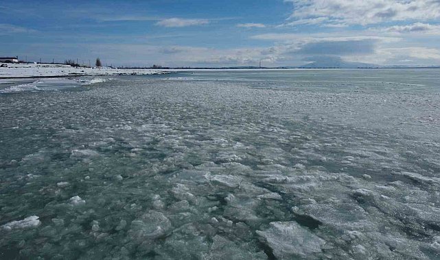 Arin Gölü kısmen dondu