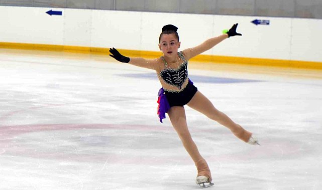 Artistik Buz Pateni Spor Toto Kupası gösterileri nefes kesti