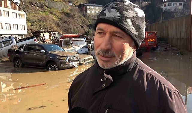 Artvin Borçka'da caminin içinde mahsur kalan cemaat o anları anlattı