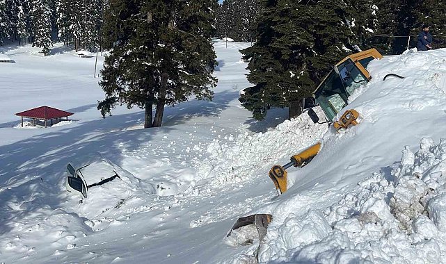 Artvin'de çığ altında hayatını kaybeden operatörü kurtartmaya giden arama kurtarma personeli yaşadıkları o anları anlattı