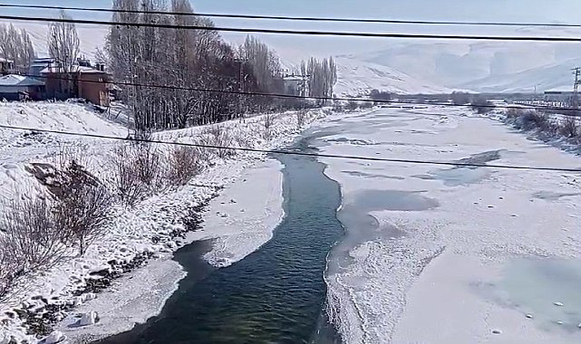 Aşırı soğuklar Aras Nehri'ni dondurdu