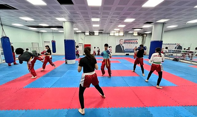 Aydın'da kick boks eğitimleri devam ediyor