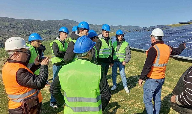 Aydın'da öğrenciler güneş enerji santralini gezdi