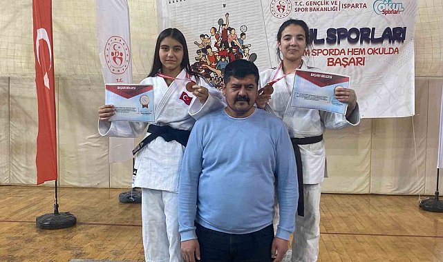 Aydın&#039;ın başarılı kızları Türkiye finaline yükseldi