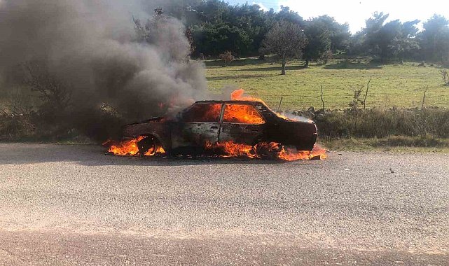 Ayvacık'ta seyir halindeyken yanan araç kullanılmaz hale geldi