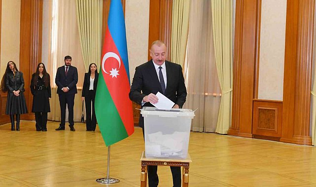Azerbaycan Cumhurbaşkanı Aliyev, oyunu işgalden kurtarılan Hankendi'de kullandı
