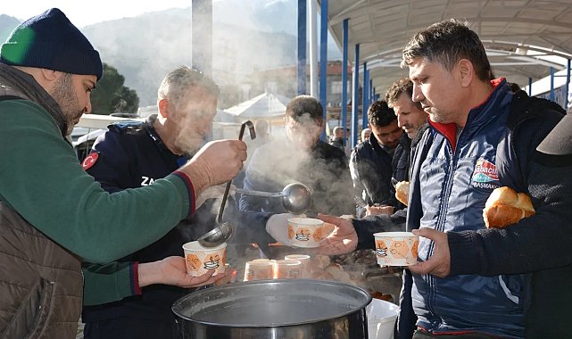 Babadağ Belediyesi geleneksel çorba hayrıyla esnafın içini ısıttı