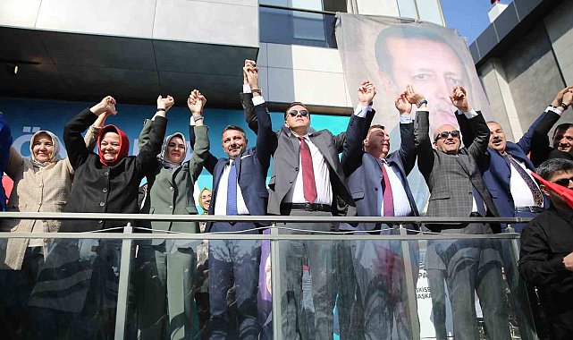Bakan Göktaş, Eskişehir'de Seçim İrtibat Ofisi açılışına katıldı
