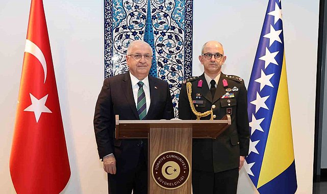 Bakan Güler'den Bosna Hersek'in ilk cumhurbaşkanı İzzetbegoviç'in mezarına ziyaret