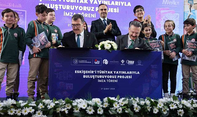 Bakan Kacır: &quot;Türkiye Yüzyılı&#039;nın mimarı gençlerimiz başarı hikâyelerimize yeni sayfalar ekleyecek&quot;