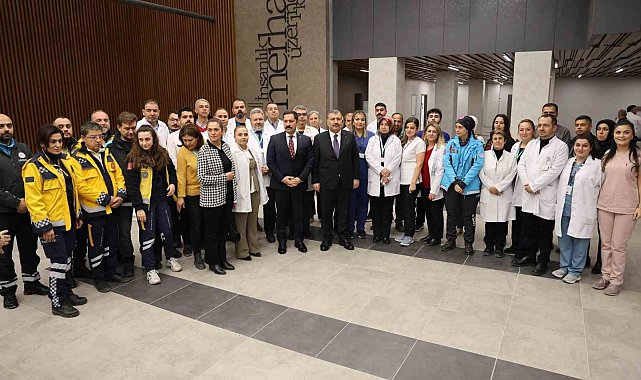 Bakan Koca, sağlık çalışanlarıyla bir araya geldi
