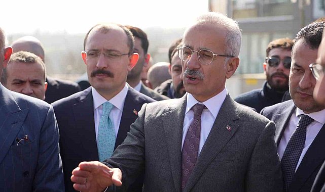Bakan Uraloğlu, Yeşilkent Kavşağı'nı ve Şehir Hastanesi yolunu inceledi