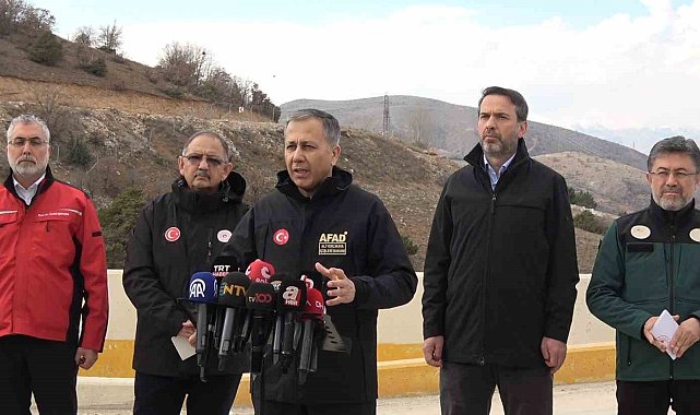 Bakan Yerlikaya, "Erzincan maden sahasında güvenli çalışma imkanı sağlanıncaya kadar arama faaliyetlerine ara veriyoruz"