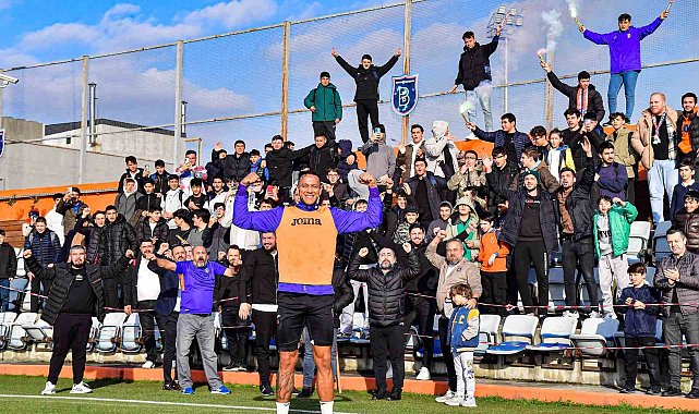 Başakşehirli taraftarlar, Galatasaray maçı öncesi takımlarına destek verdi