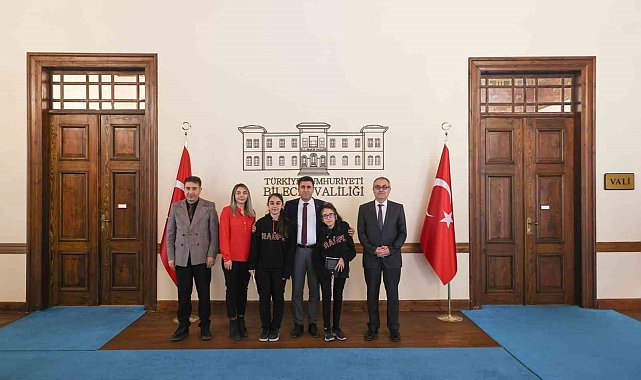 Başarılı öğrenciler Vali Aygöl'e projelerini anlattı