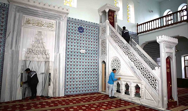 Başiskele'de camiler Ramazan'a hazırlanıyor