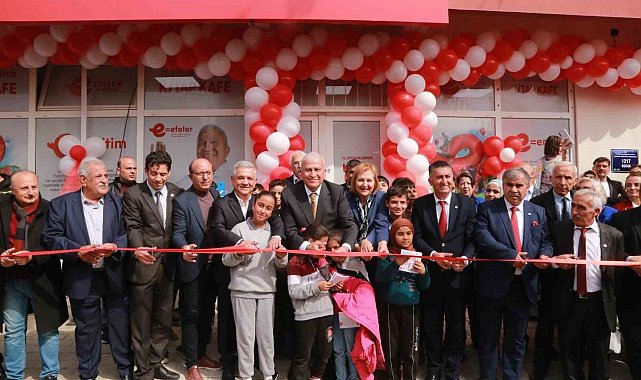 Başkan Atay, 17'inci Kitap Kafe'yi açtı