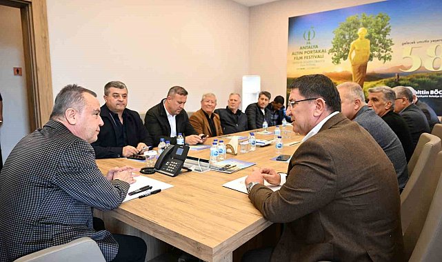 Başkan Böcek ulaşım esnafıyla bir araya geldi