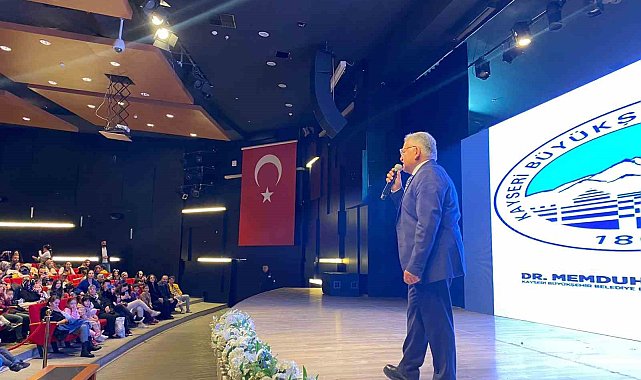 Başkan Büyükkılıç, miniklerin mutlu anlarına ortak oldu