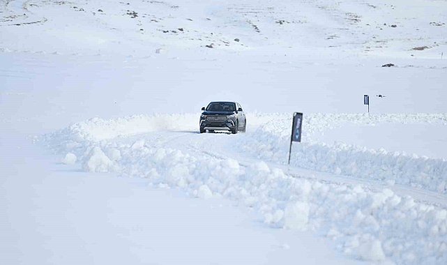 Başkan Büyükkılıç, Togg ile Erciyes'te pistlerin tozunu attırdı