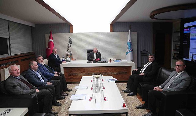 Başkan Büyükkılıç'tan Kayseri için kurmayları ile gece mesaisi