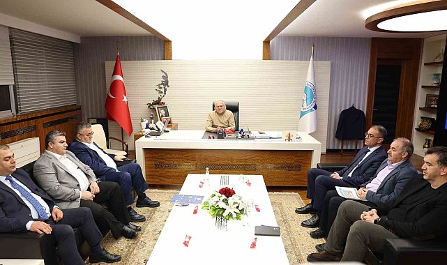 Başkan Büyükkılıç'tan kurmayları ile bir gece mesaisi daha