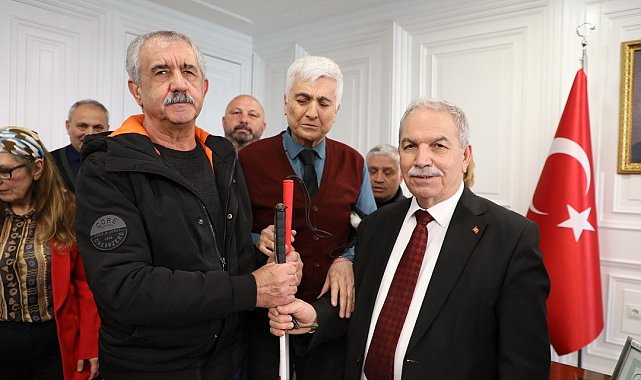 Başkan Demirtaş'tan görme engellilere 'beyaz baston' desteği